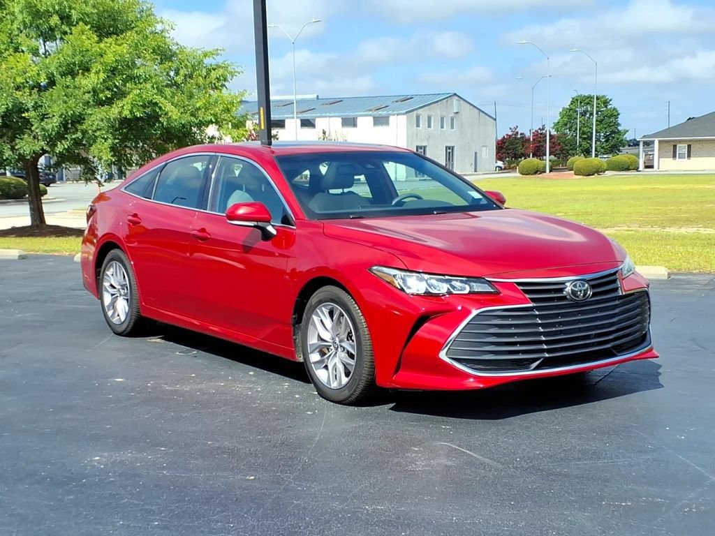 Used 2021 Toyota Avalon XLE w/ Moonroof Package FWD video 1