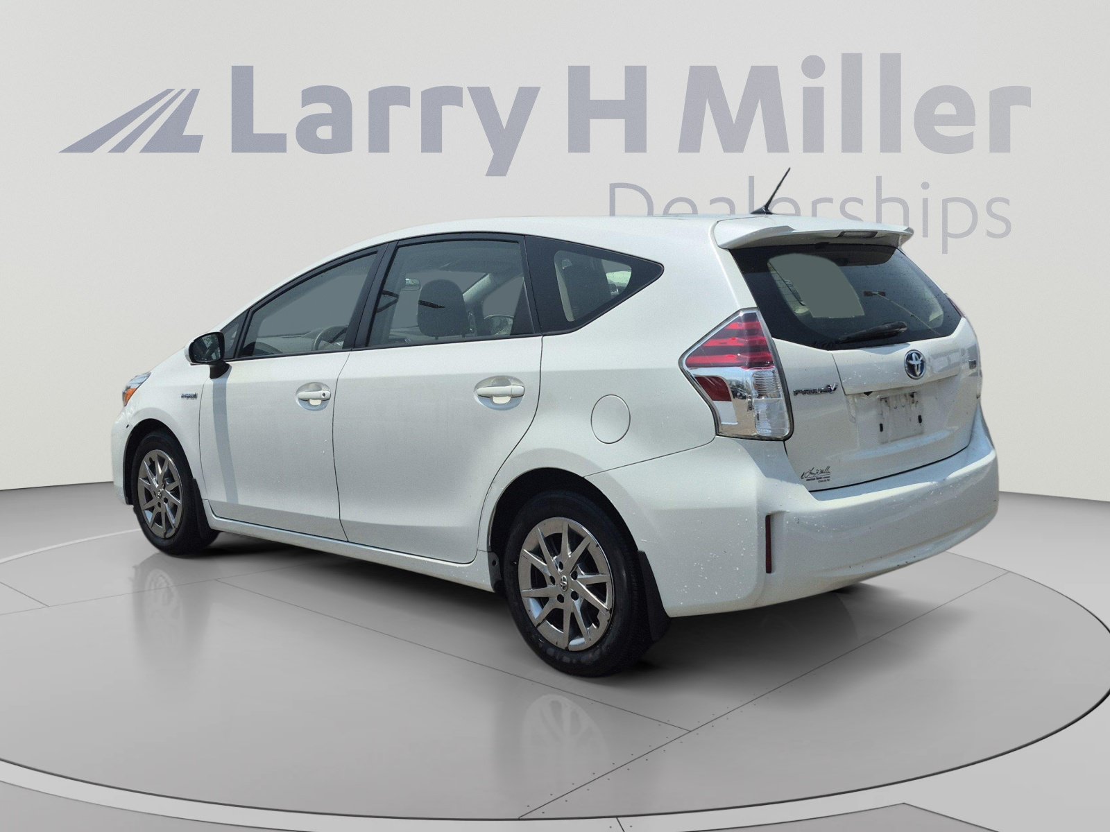 Used 2016 Toyota Prius V Two FWD image 3