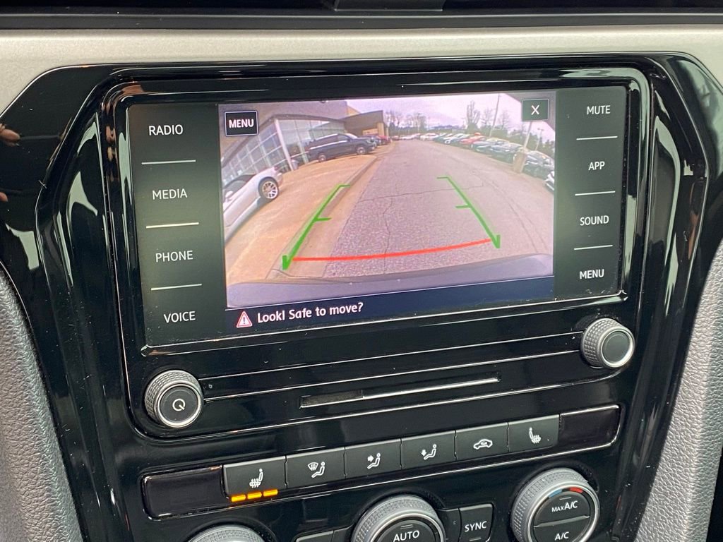 Used 2020 Volkswagen Passat 2.0T SE image 18