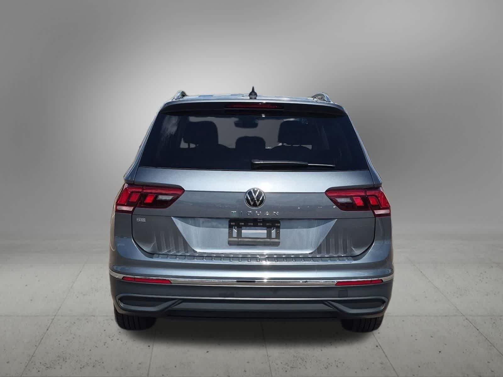 Used 2023 Volkswagen Tiguan SE w/ Panoramic Sunroof Package FWD image 5
