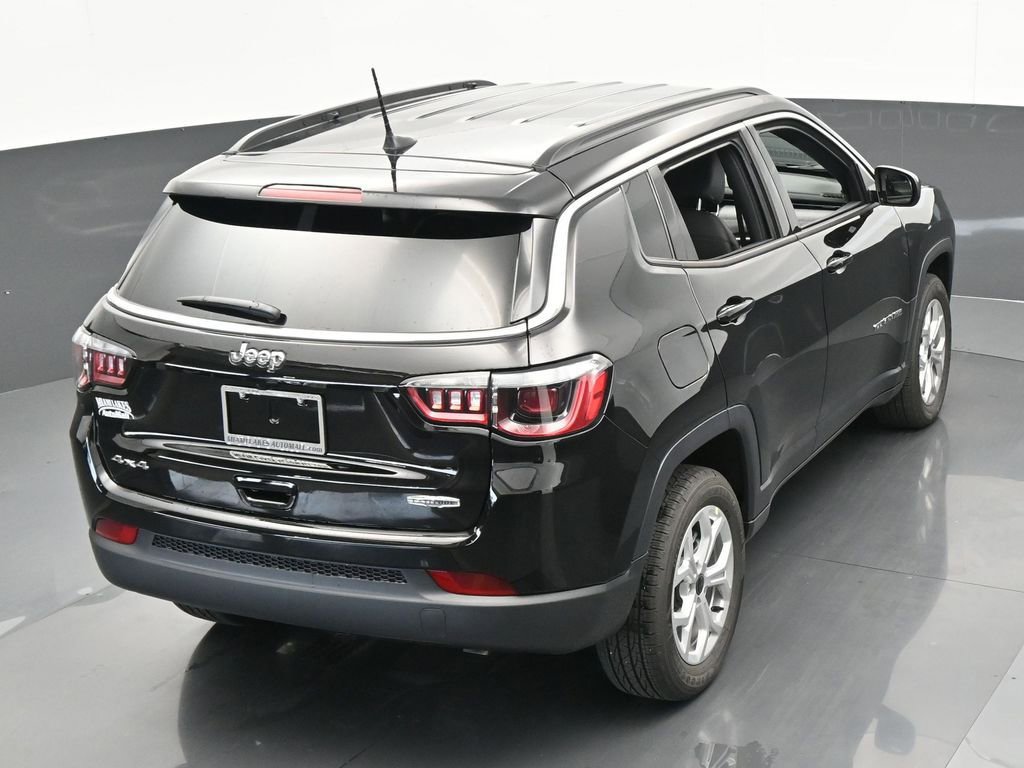 Used 2025 Jeep Compass Latitude image 41