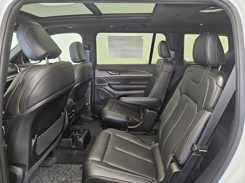 New 2026 Jeep Grand Cherokee L Limited AWD/4WD image 5