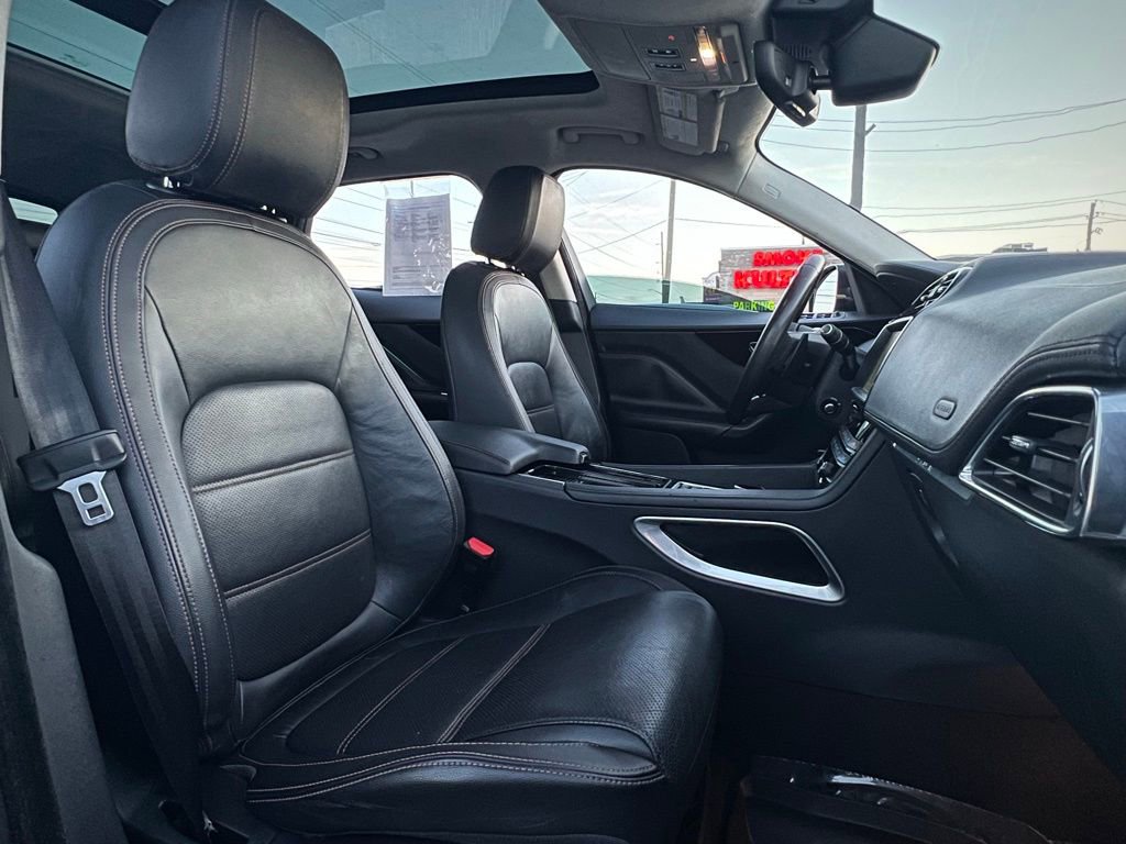 Used 2020 Jaguar F-PACE Prestige image 29