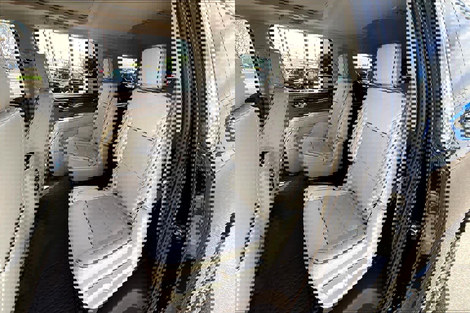 Used 2023 GMC Yukon XL Denali image 21