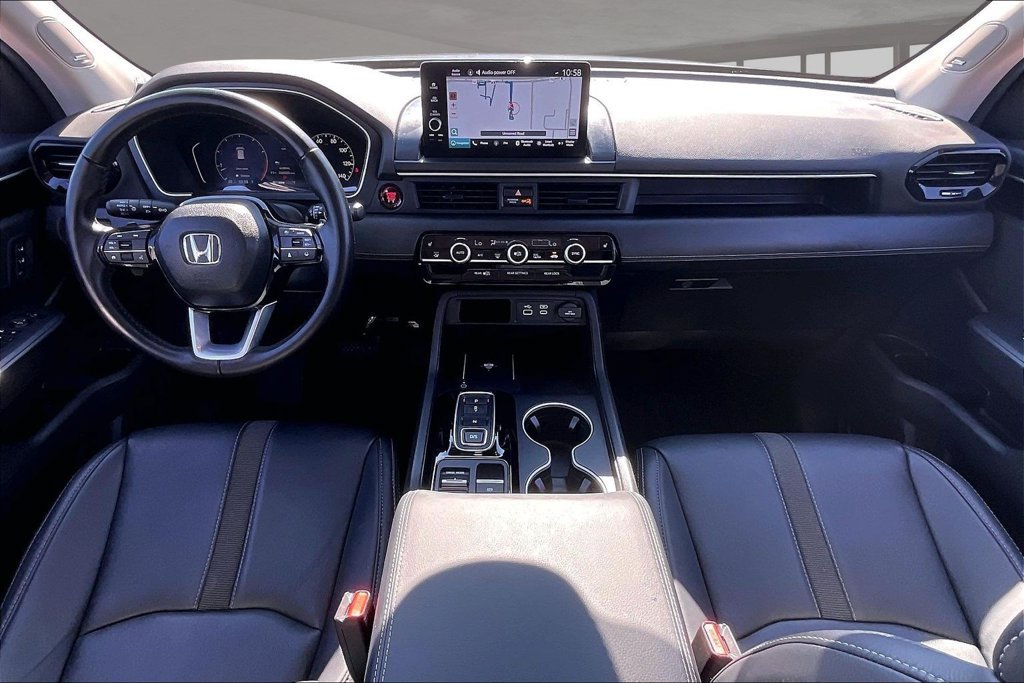 Used 2025 Honda Pilot Touring image 7