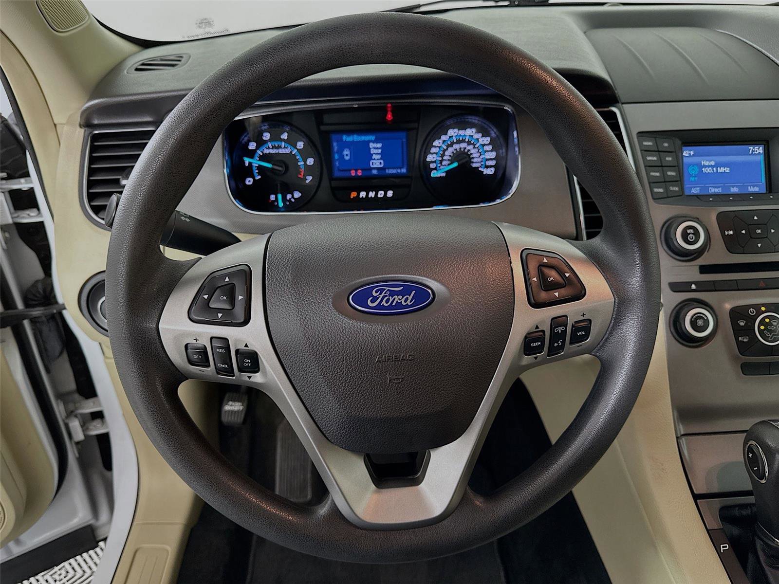 Used 2018 Ford Taurus SE FWD image 17