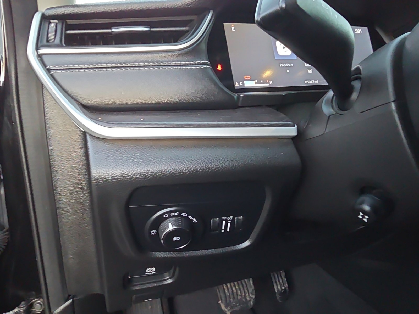 Used 2022 Jeep Grand Cherokee L Limited w/ Luxury Tech Group II image 24