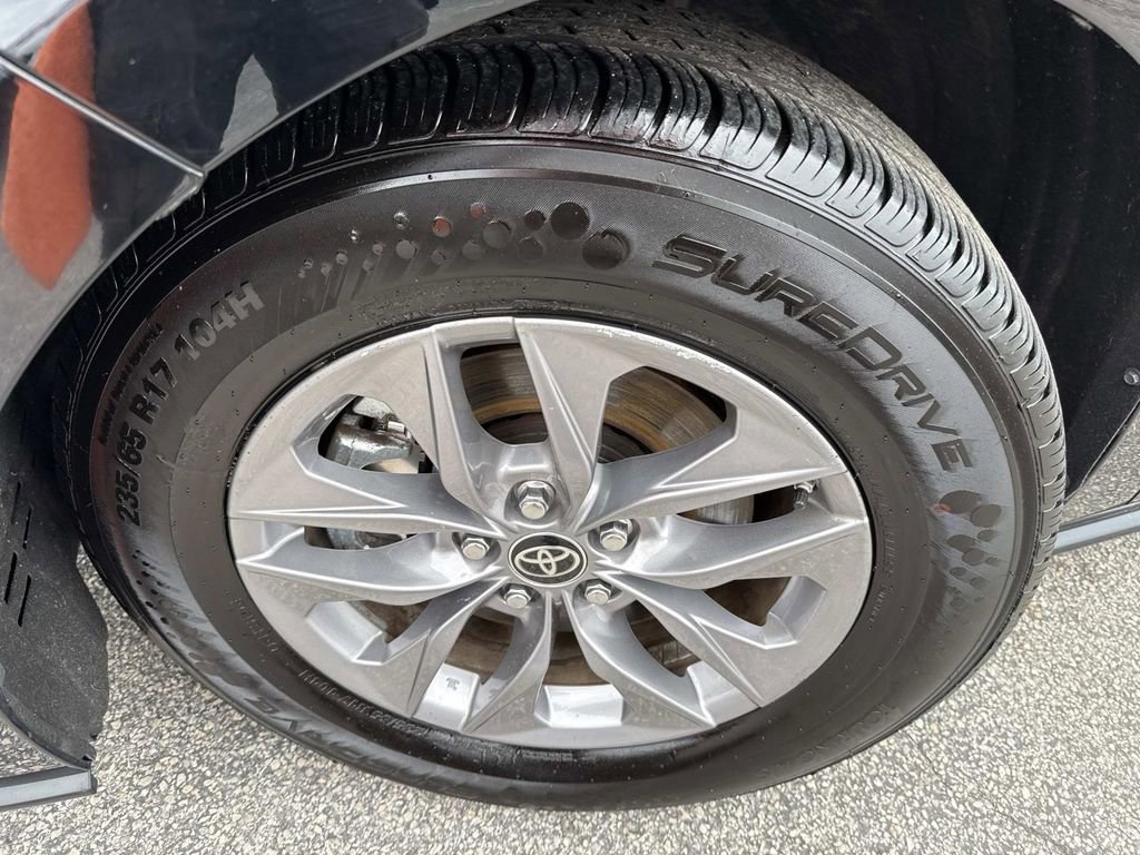 Used 2023 Toyota Sienna XLE image 10