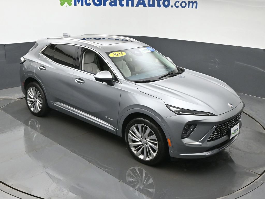 Used 2025 Buick Envision Avenir image 3