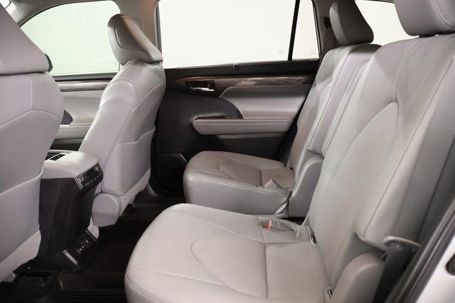 Used 2022 Toyota Highlander Platinum AWD/4WD image 30