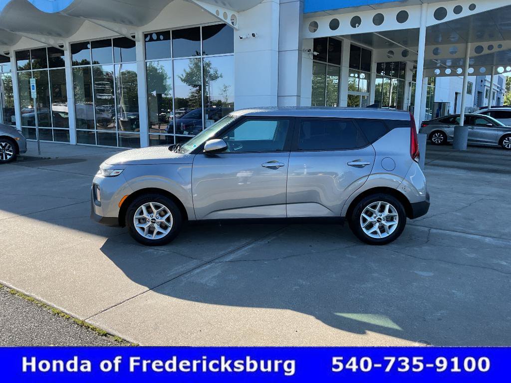 Used 2022 Kia Soul LX w/ Technology Package FWD image 2