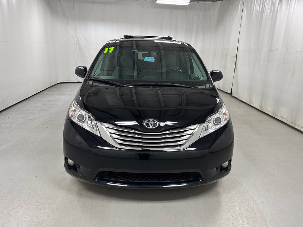 Used 2017 Toyota Sienna XLE Premium AWD/4WD image 3