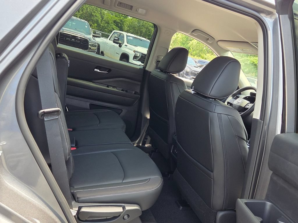 New 2026 Nissan Pathfinder SL FWD image 12
