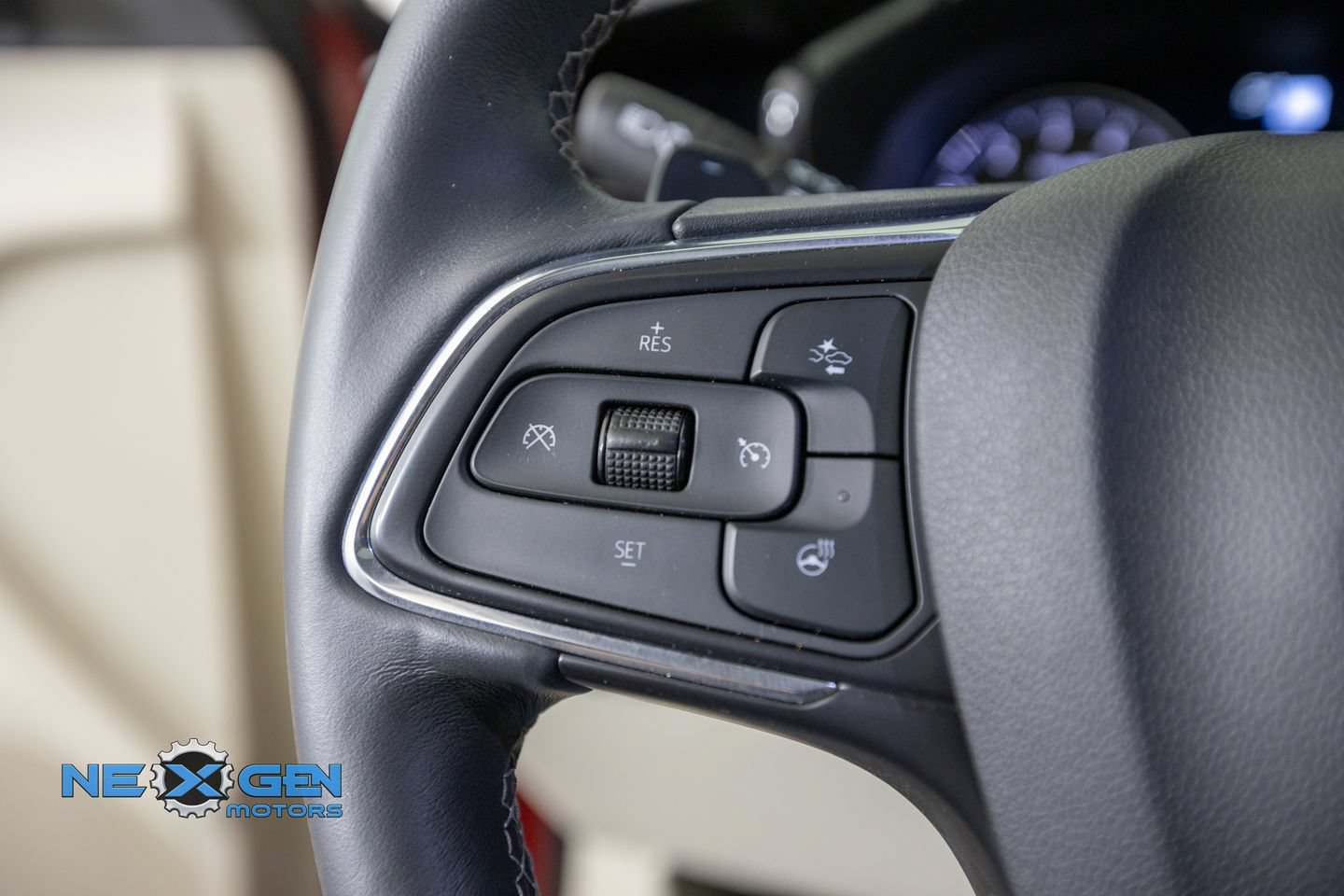 Used 2022 Buick Envision Avenir w/ Technology Package II FWD image 14