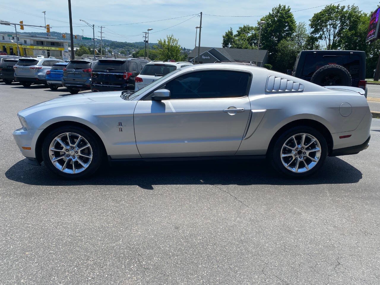 Used 2011 Ford Mustang Premium w/ 202A Rapid Spec Order Code RWD image 6