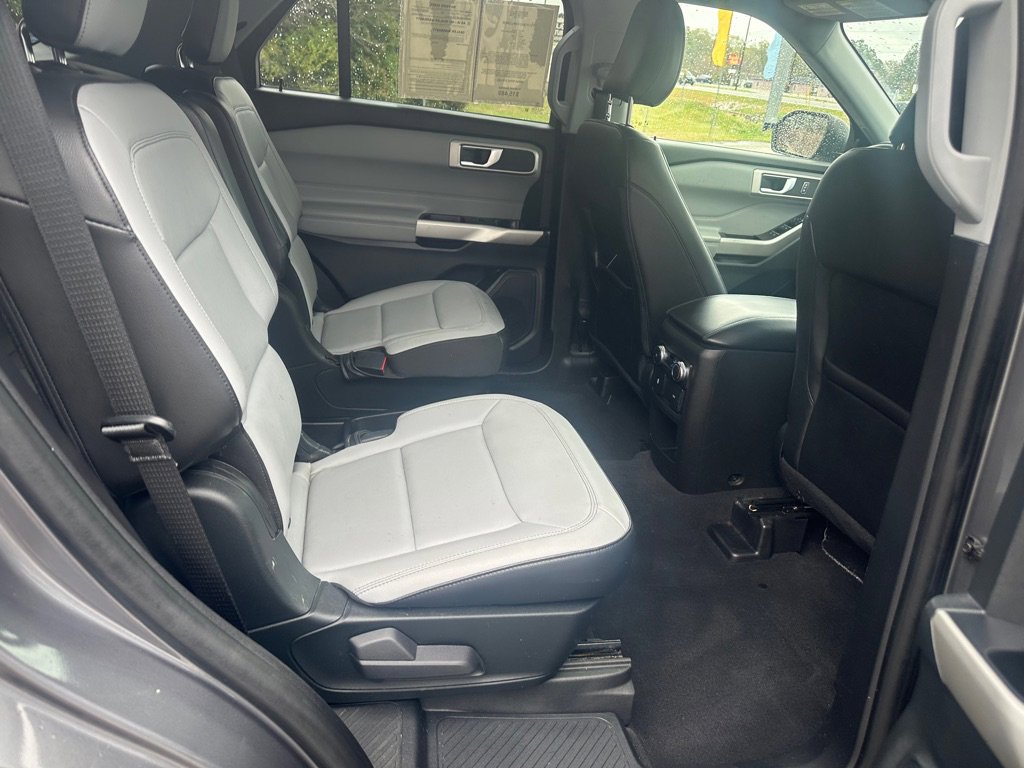 Used 2021 Ford Explorer XLT w/ Equipment Group 202A AWD/4WD image 40