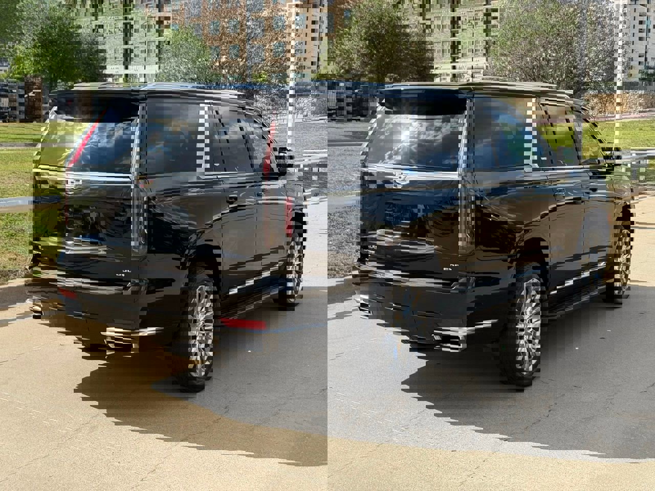 Used 2023 Cadillac Escalade ESV Premium Luxury w/ LPO, Illumination Package image 4