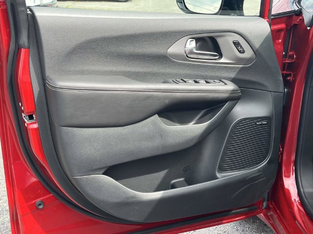 New 2027 Chrysler Pacifica Limited AWD/4WD image 12