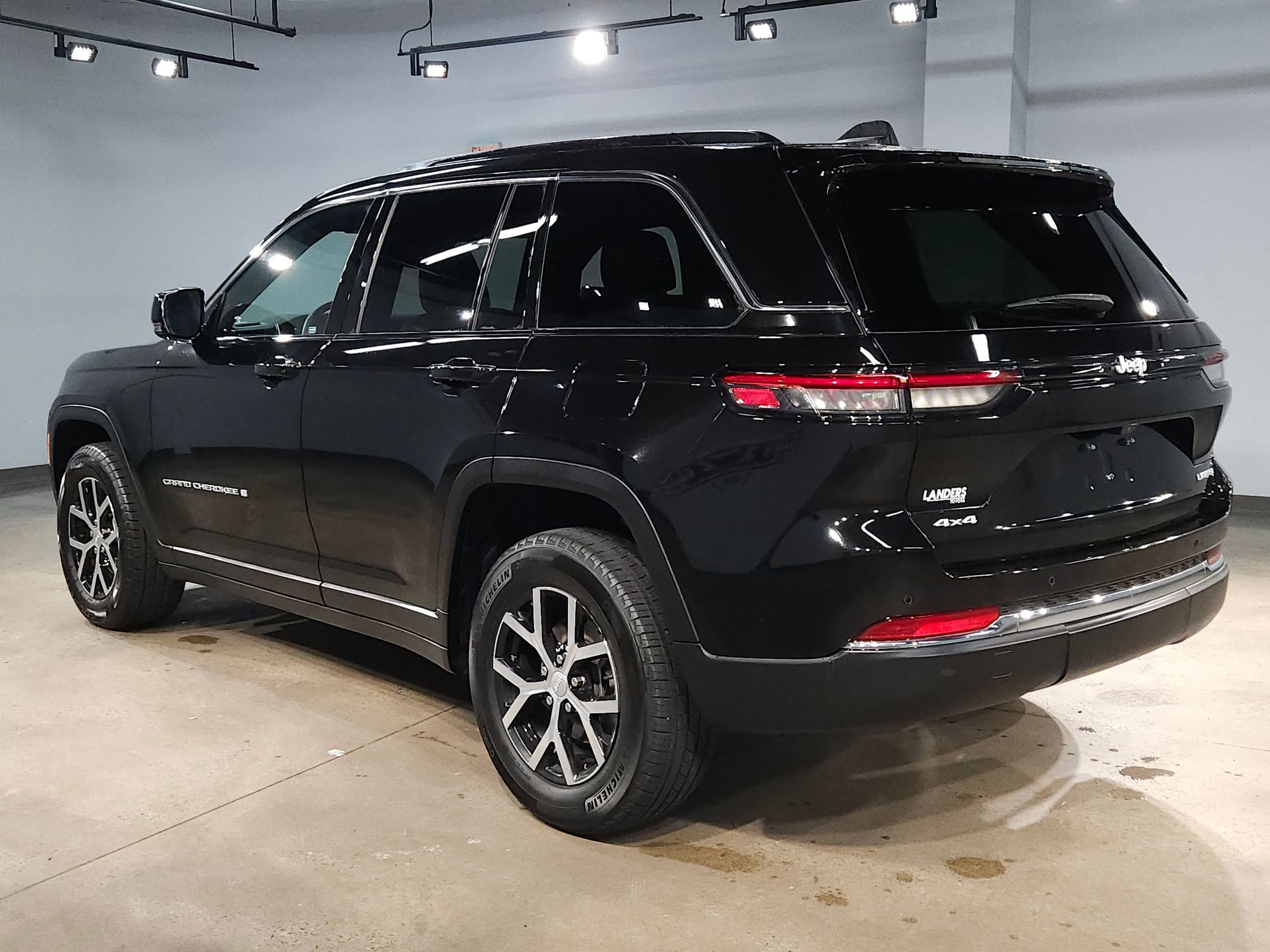 Used 2024 Jeep Grand Cherokee Limited image 5