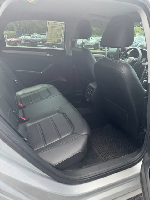 Used 2021 Volkswagen Passat 2.0T SE FWD image 11