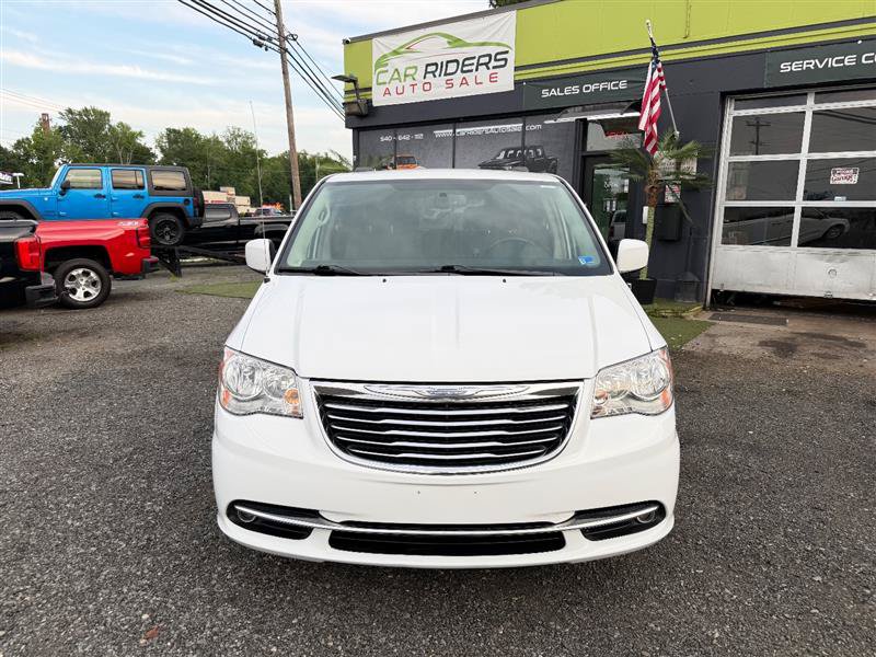 Used 2016 Chrysler Town & Country Touring FWD image 2