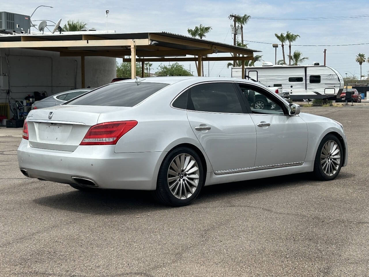 Used 2015 Hyundai Equus Signature RWD image 3