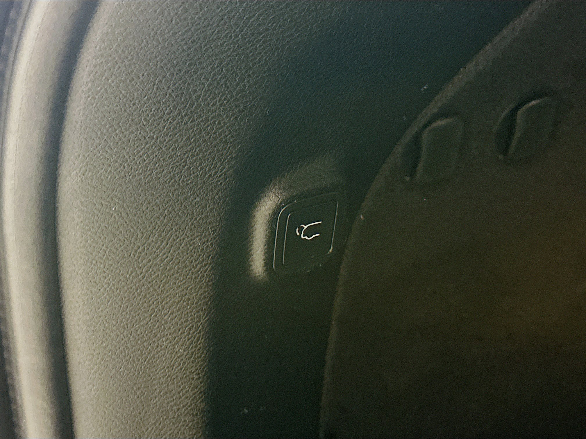 Used 2019 Jeep Cherokee Overland image 32
