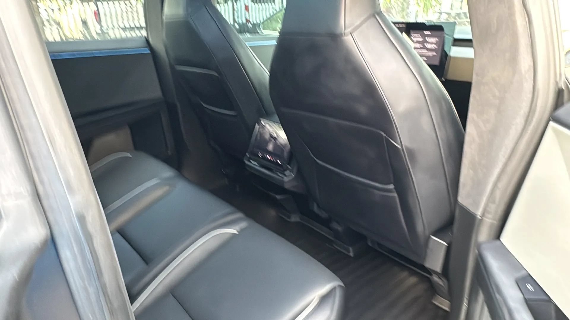 Used 2024 Tesla Cybertruck AWD Crew Cab image 23
