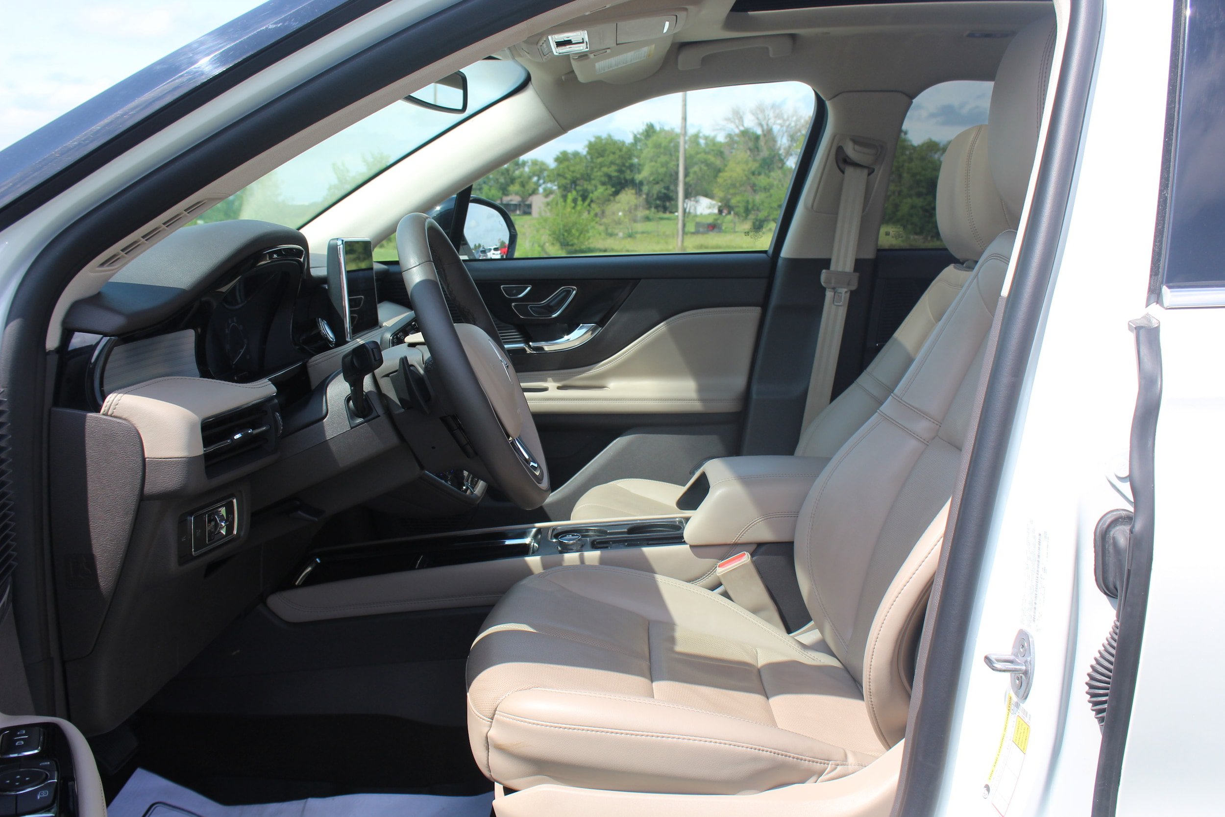 Used 2022 Lincoln Corsair AWD w/ Premium Package image 17