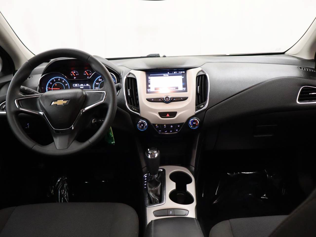 Used 2017 Chevrolet Cruze LS FWD image 13