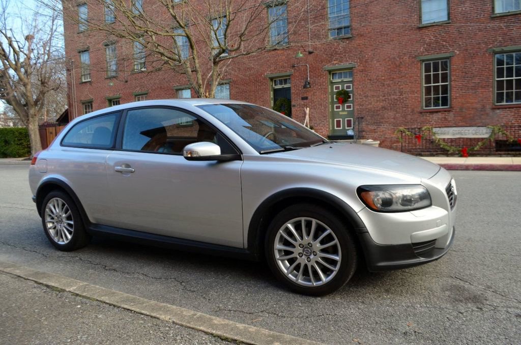 Used 2010 Volvo C30 T5 image 1