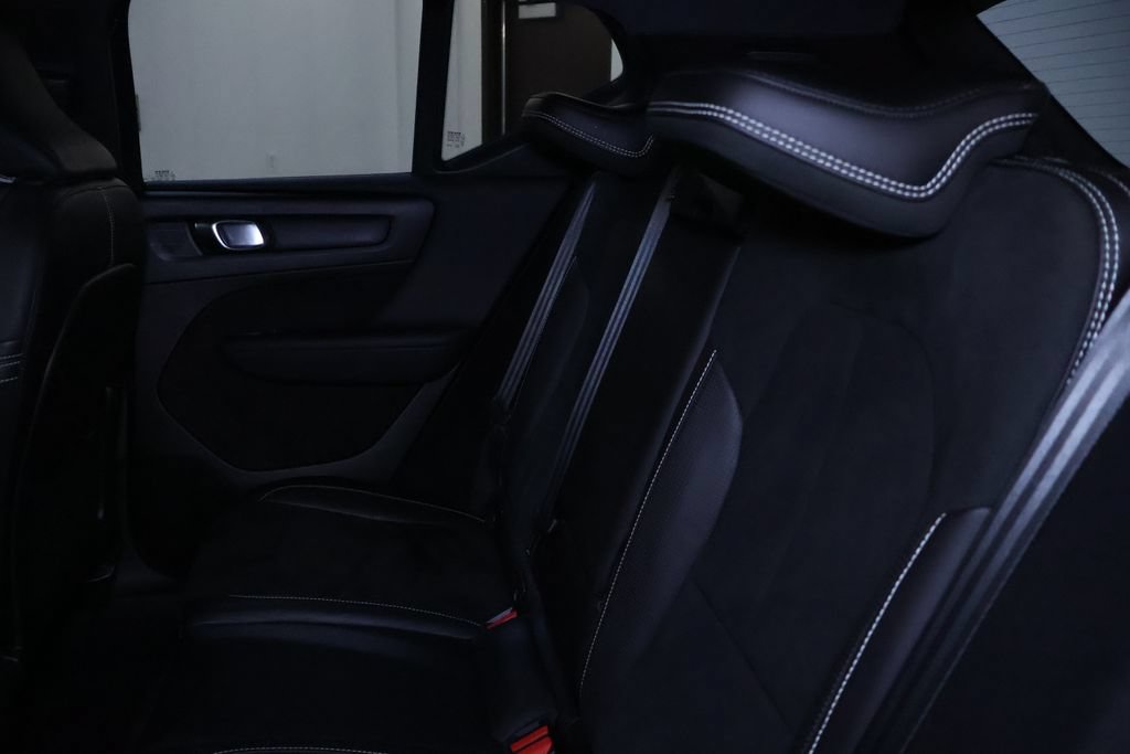 Used 2020 Volvo XC40 T5 R-Design AWD/4WD image 16