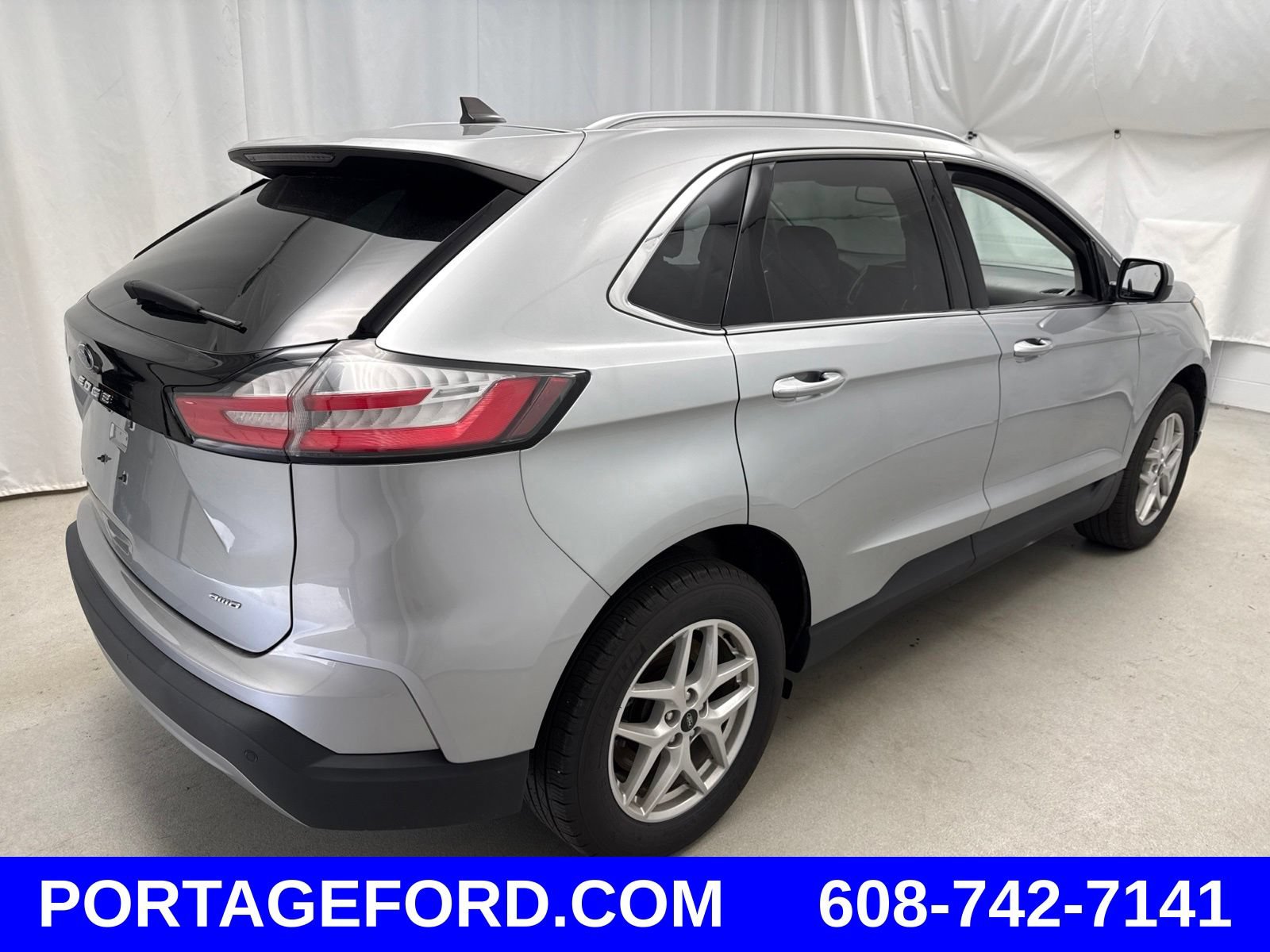 Certified 2024 Ford Edge SEL w/ Convenience Package AWD/4WD image 2