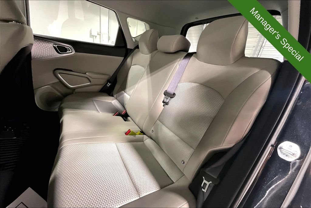 Used 2025 Kia Soul LX w/ LX Technology Package FWD image 31