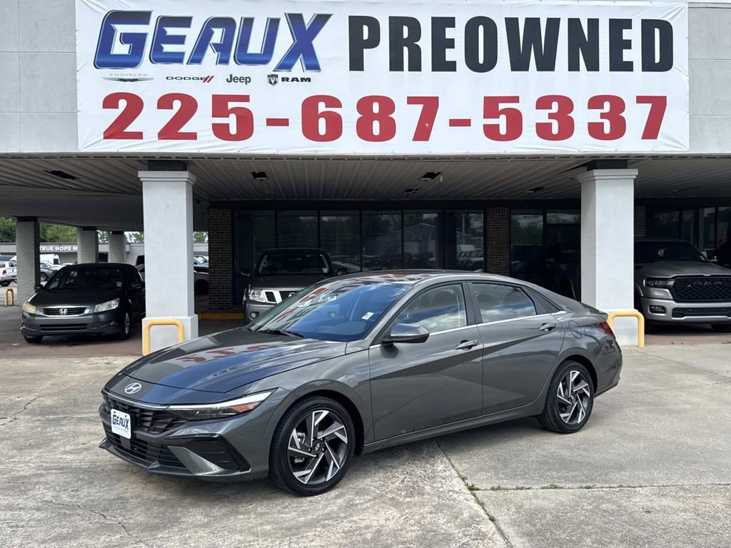 Used 2025 Hyundai Elantra SEL image 1