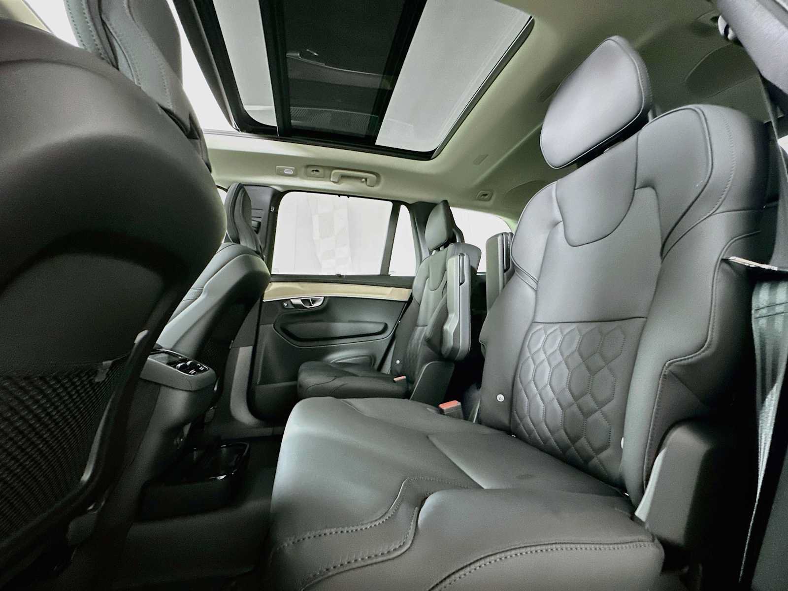 New 2027 Volvo XC90 B6 Plus AWD/4WD image 22