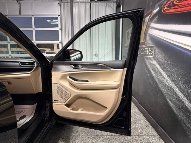 Used 2021 Jeep Grand Cherokee L Limited AWD/4WD image 32