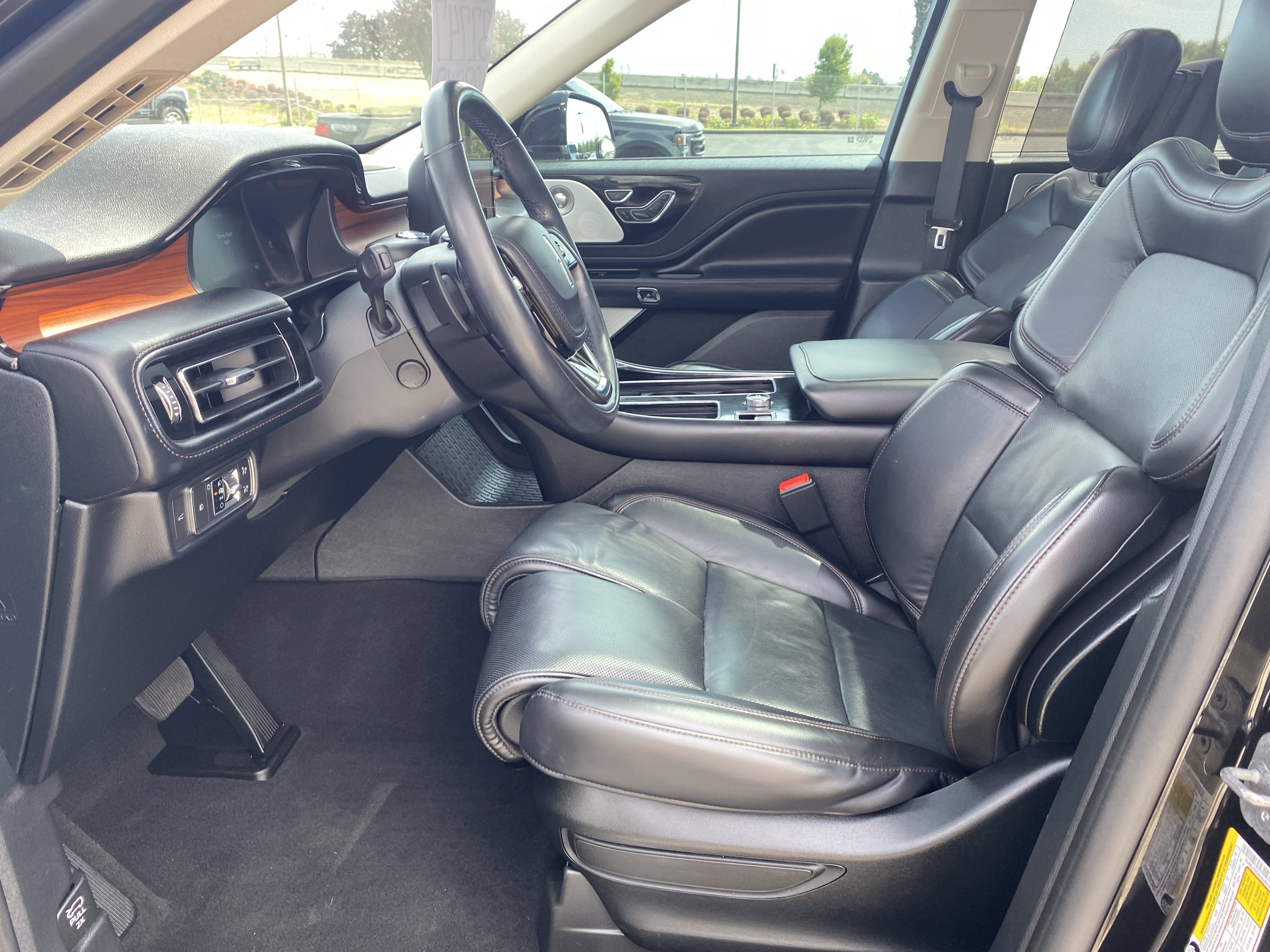 Used 2020 Lincoln Aviator Reserve w/ Equipment Group 202A image 6