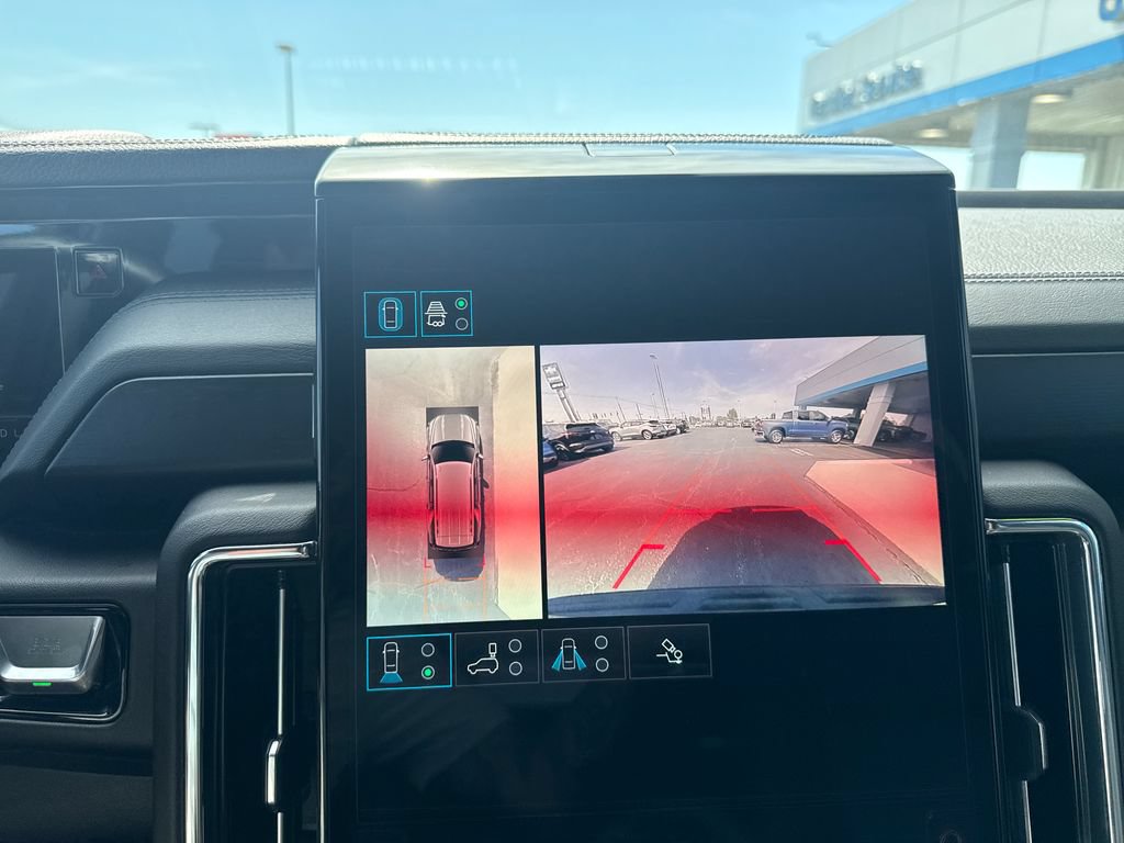 Used 2025 GMC Yukon Denali AWD/4WD image 32