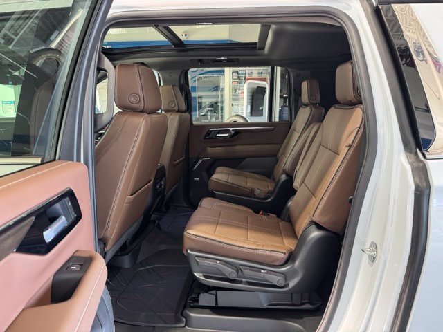 New 2027 Chevrolet Suburban High Country w/ Sun And Tow Package AWD/4WD image 10