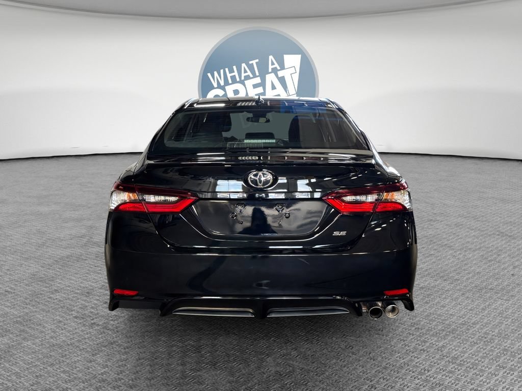 Used 2022 Toyota Camry SE w/ Cold Weather Package FWD image 5