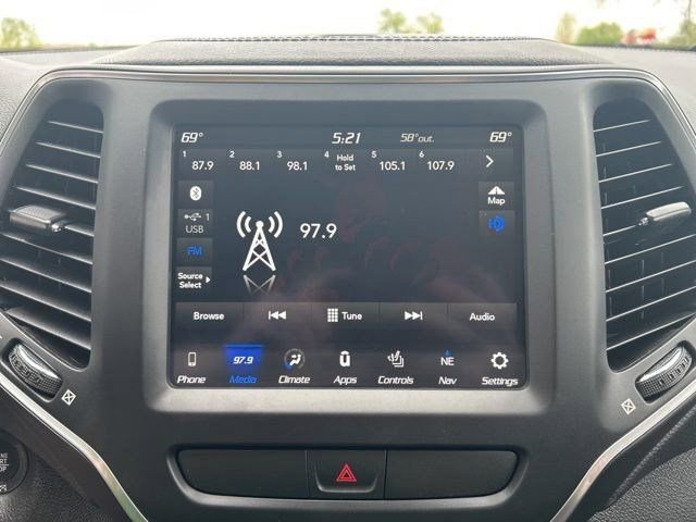 Used 2022 Jeep Cherokee Latitude Lux w/ Sun & Sound Group AWD/4WD image 22