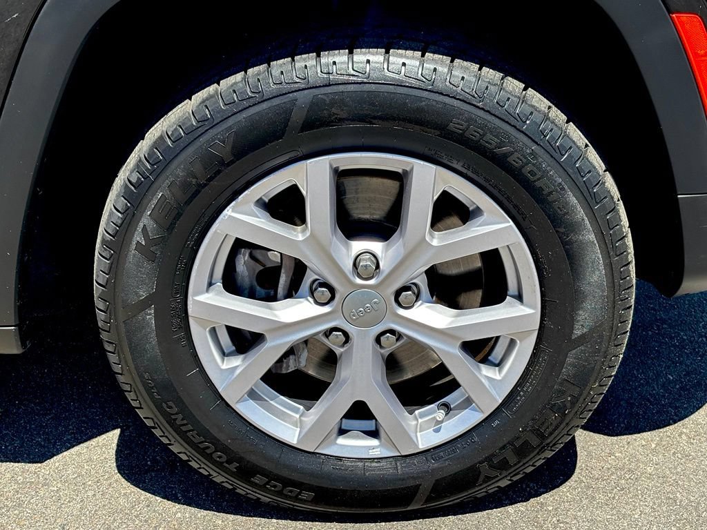 Used 2022 Jeep Grand Cherokee L Limited RWD image 31
