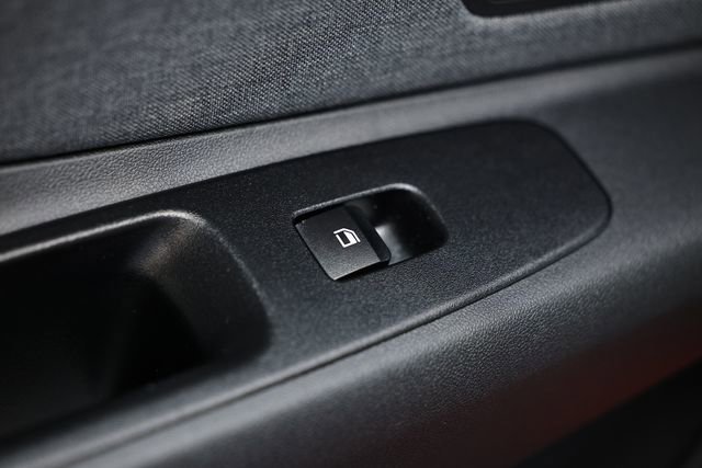 Certified 2025 Hyundai Elantra Limited FWD image 24