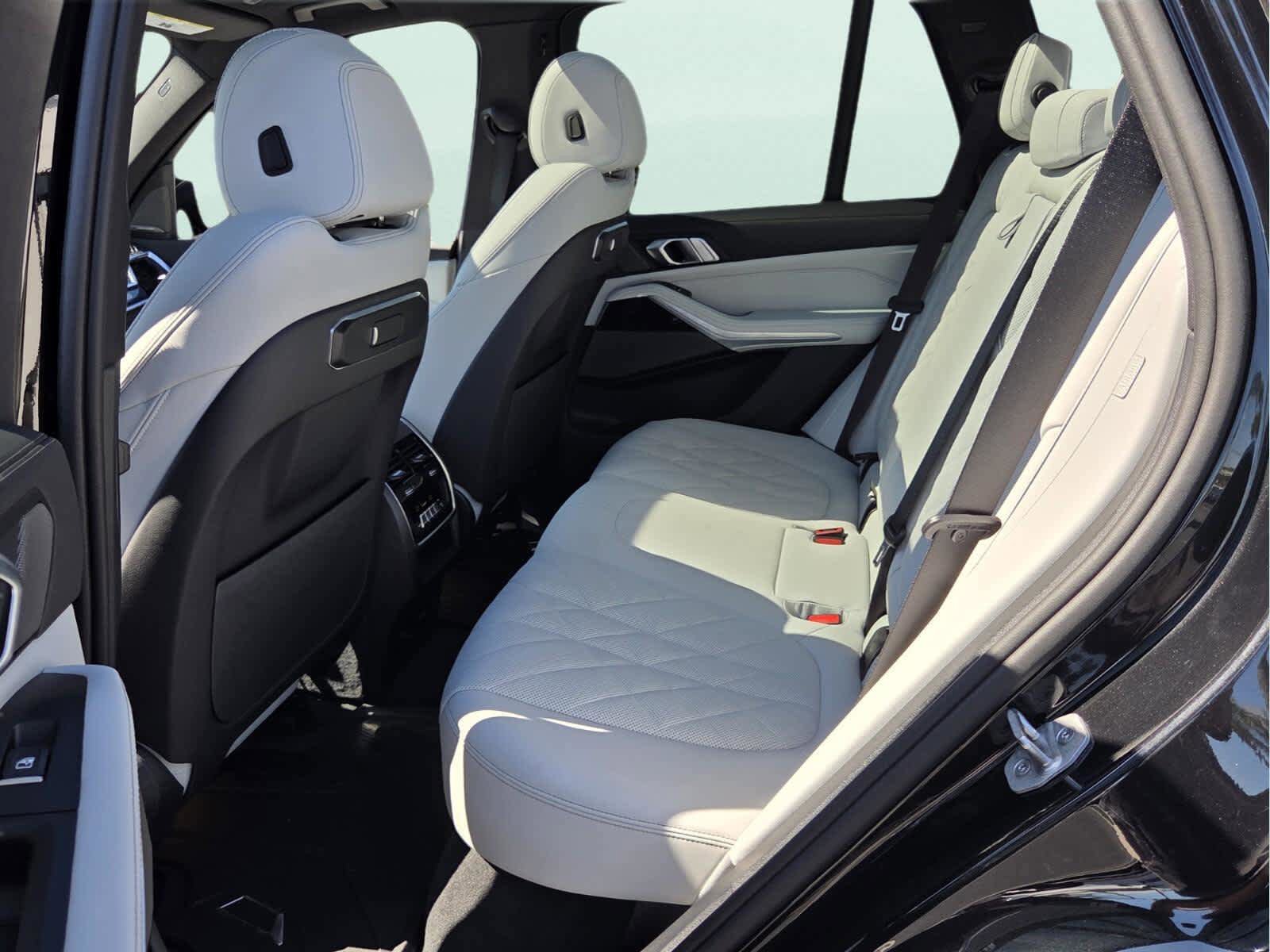 Certified 2026 BMW X5 sDrive40i w/ M Sport Package RWD image 9