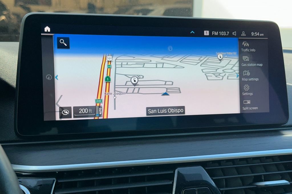 Used 2023 BMW 530e w/ Premium Package image 21