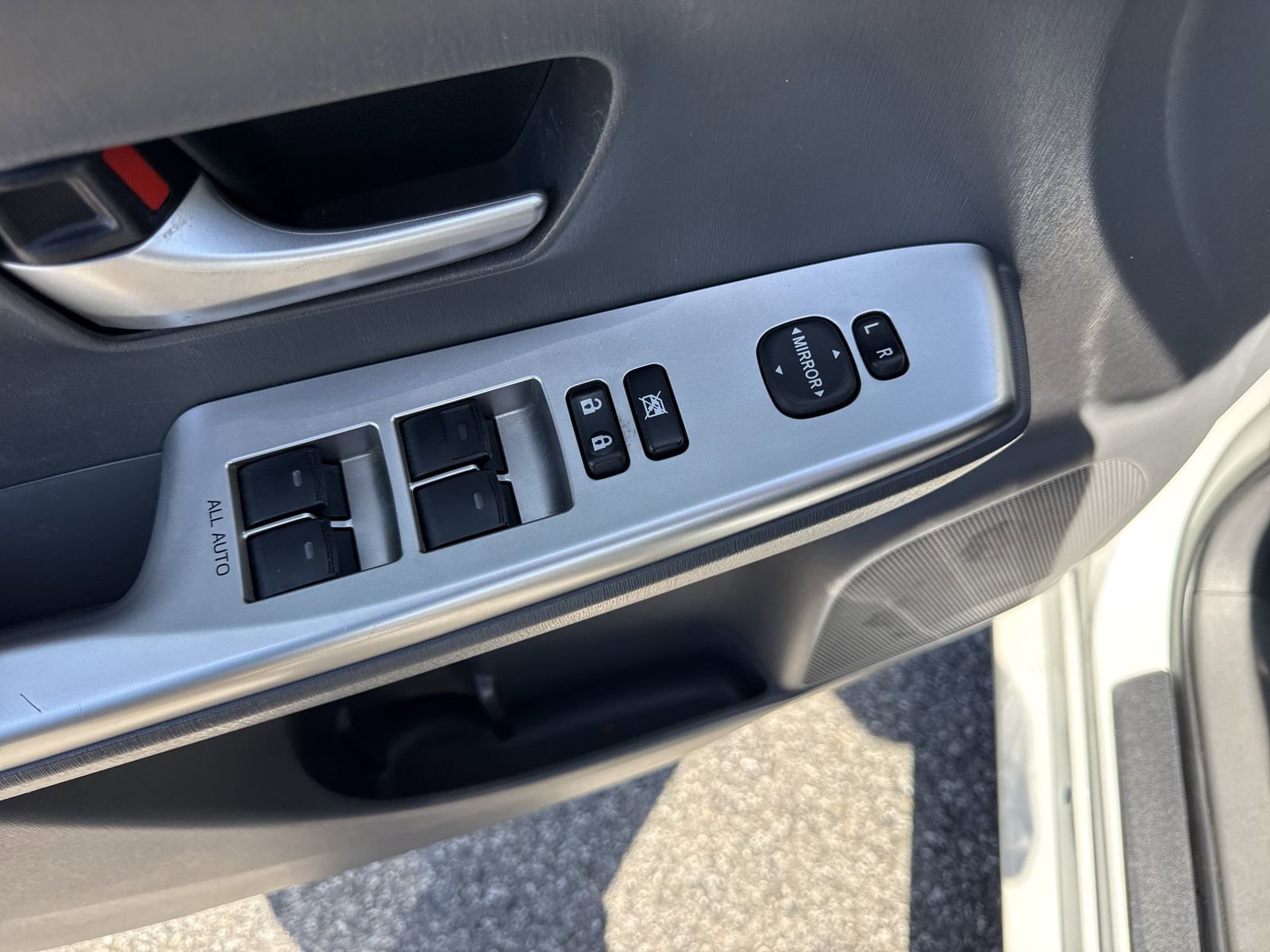 Used 2014 Toyota Prius V Three image 14