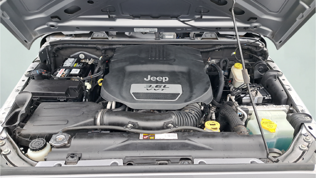 Used 2013 Jeep Wrangler Unlimited Sport AWD/4WD image 39