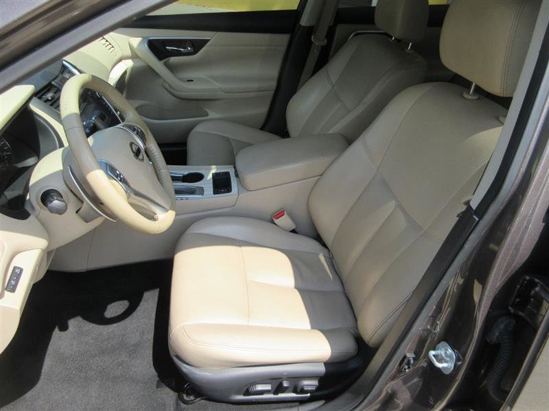 Used 2017 Nissan Altima 3.5 SL w/ 3.5SL Technology Package image 16