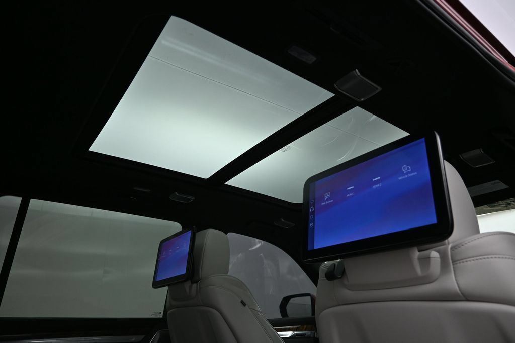 Used 2025 Cadillac Escalade ESV Sport Platinum w/ LPO, Floor Liner Package AWD/4WD image 43